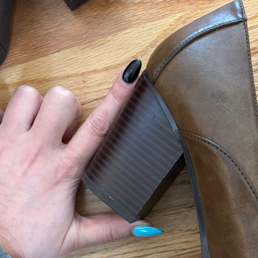 MIA Brown Mary Jane Block Heel Pumps - Picture 4 of 7